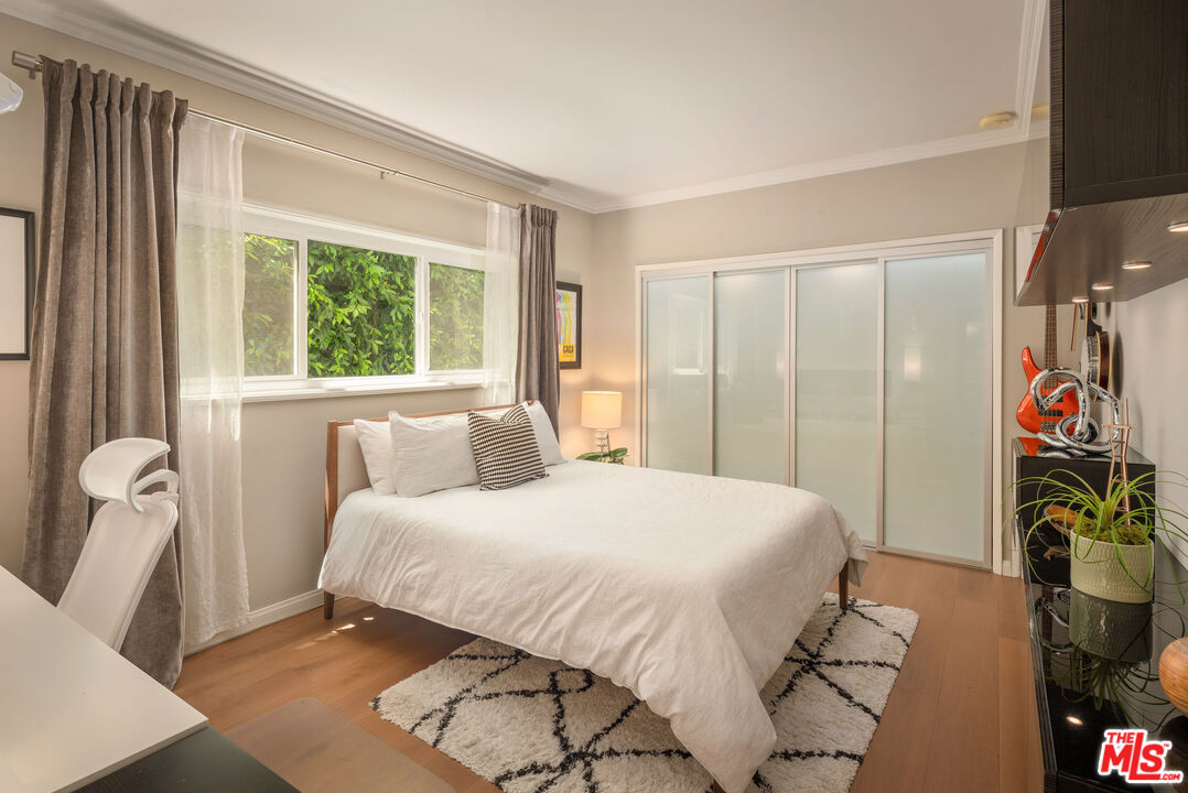 1250 N Kings Rd Unit: 213