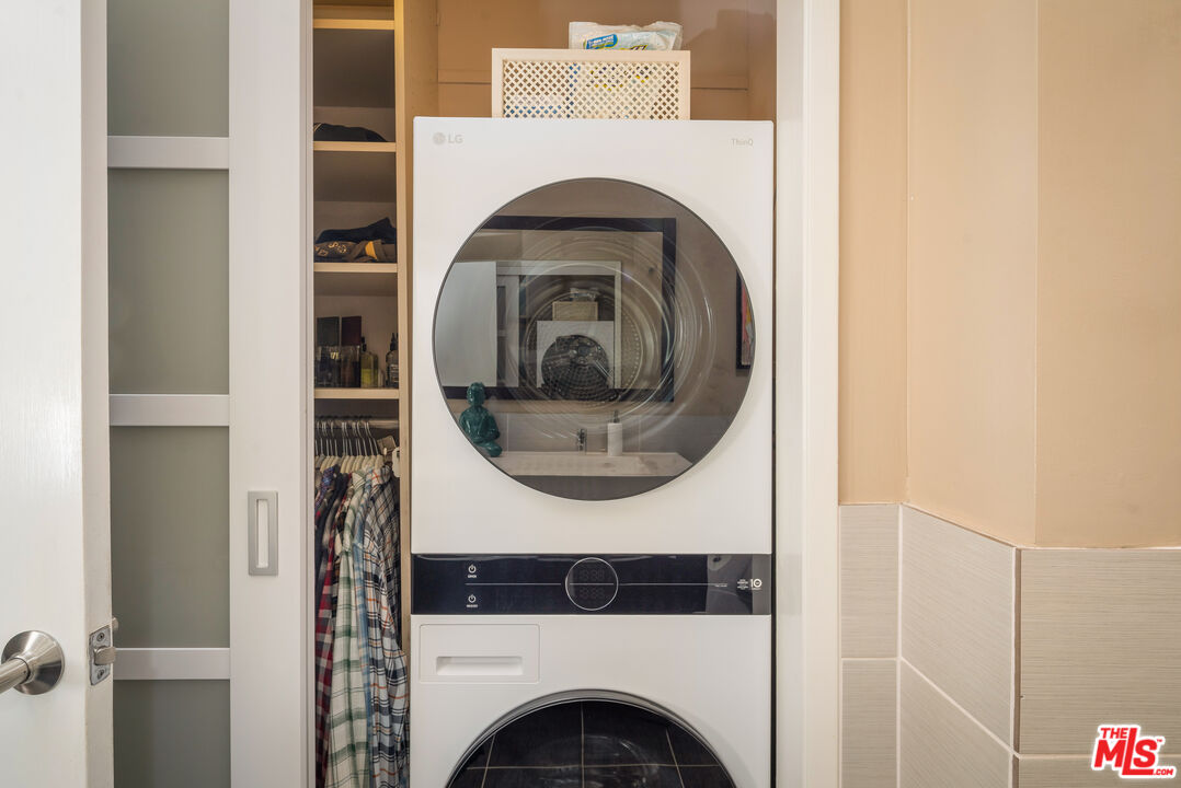 1250 N Kings Rd Unit: 213