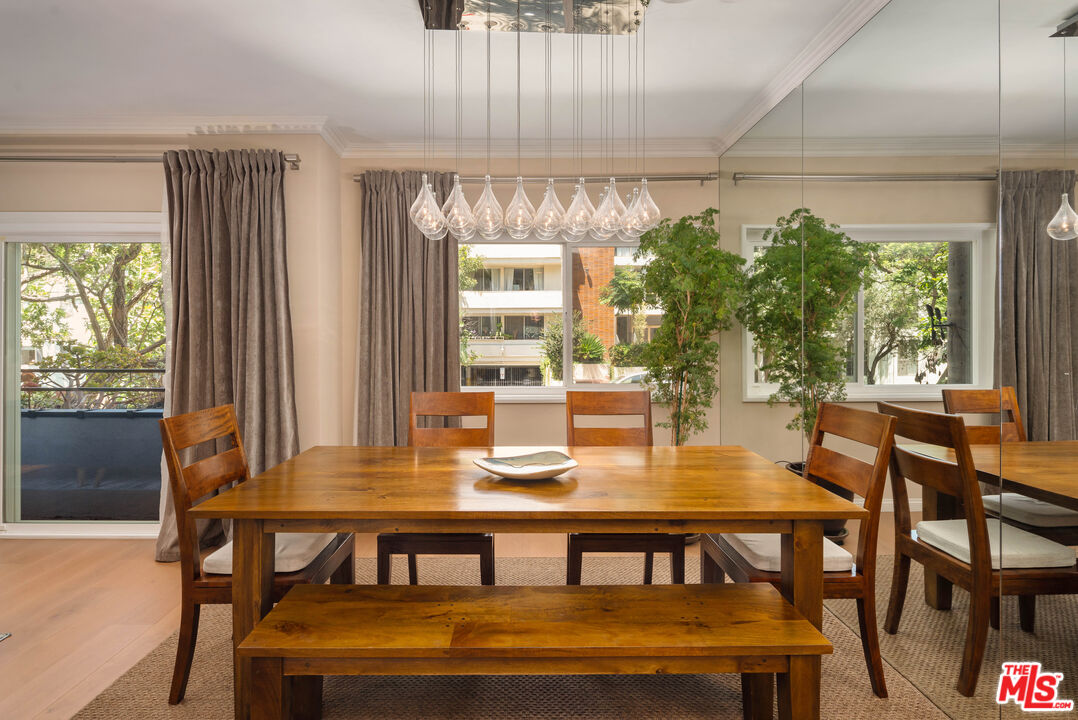 1250 N Kings Rd Unit: 213