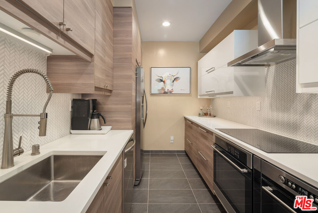 1250 N Kings Rd Unit: 213