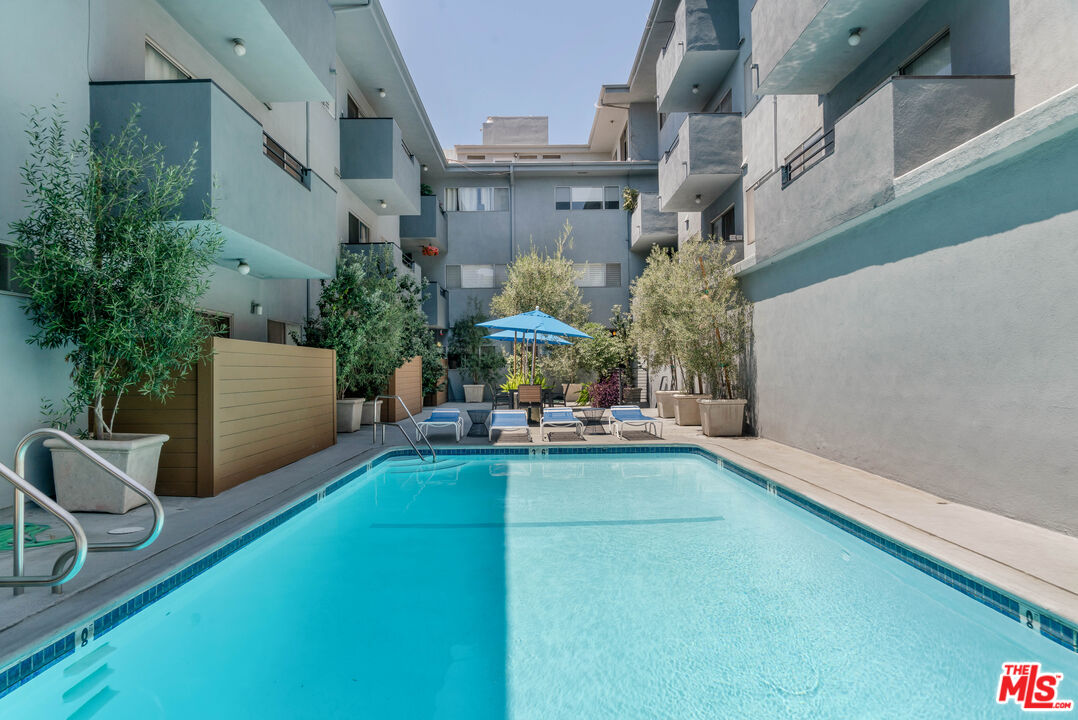 1250 N Kings Rd Unit: 213