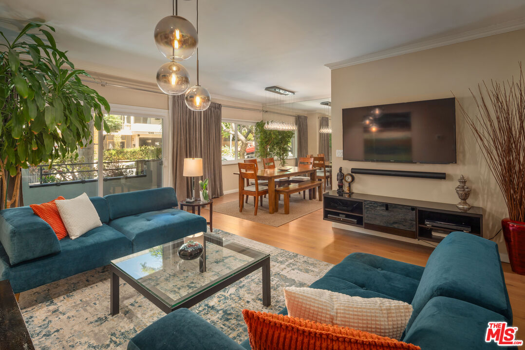 1250 N Kings Rd Unit: 213