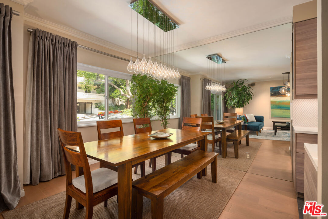 1250 N Kings Rd Unit: 213