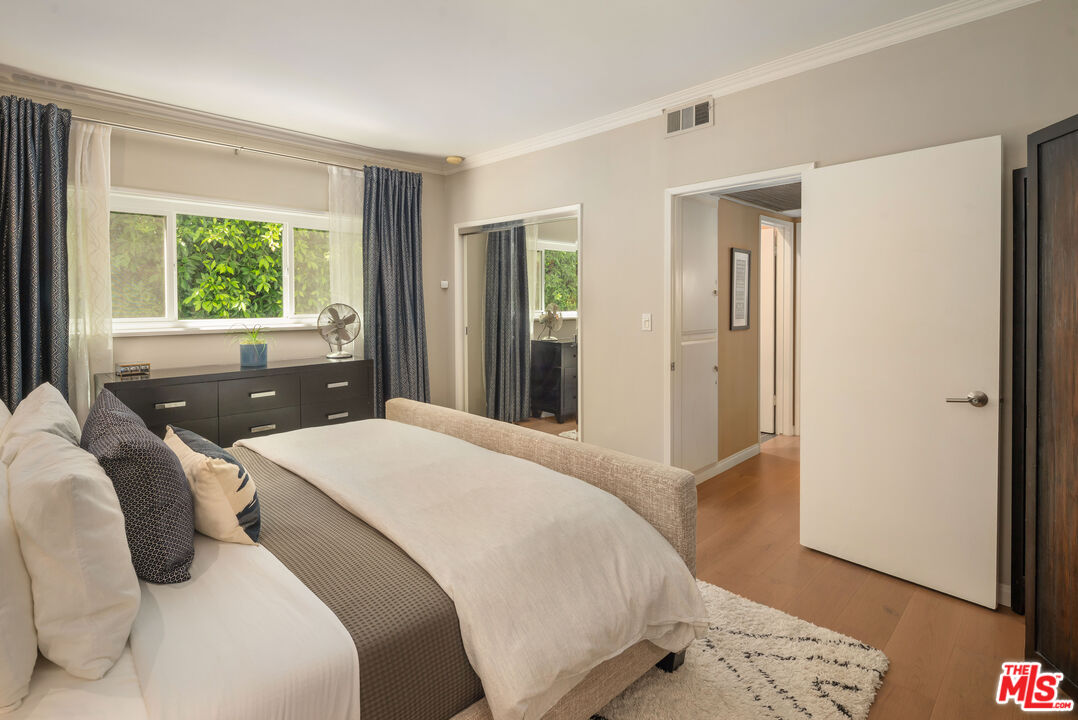 1250 N Kings Rd Unit: 213