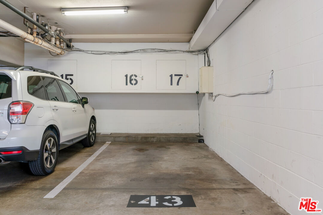 1250 N Kings Rd Unit: 213