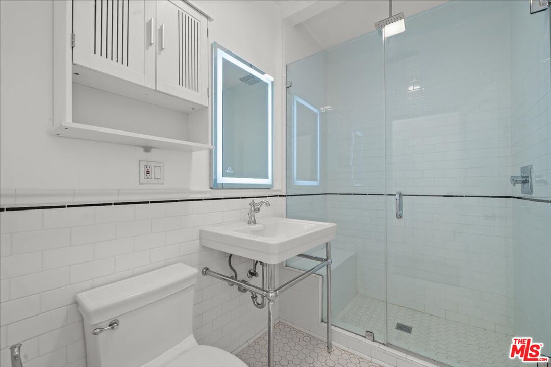 1218 N La Cienega Blvd Unit: D1