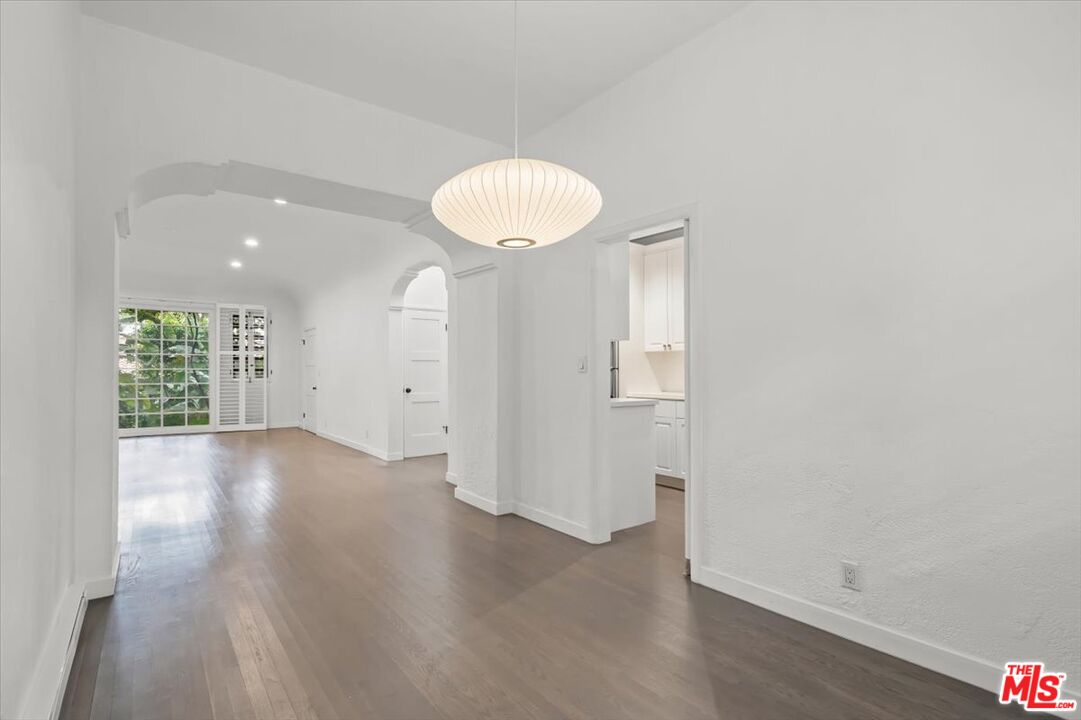 1218 N La Cienega Blvd Unit: D1