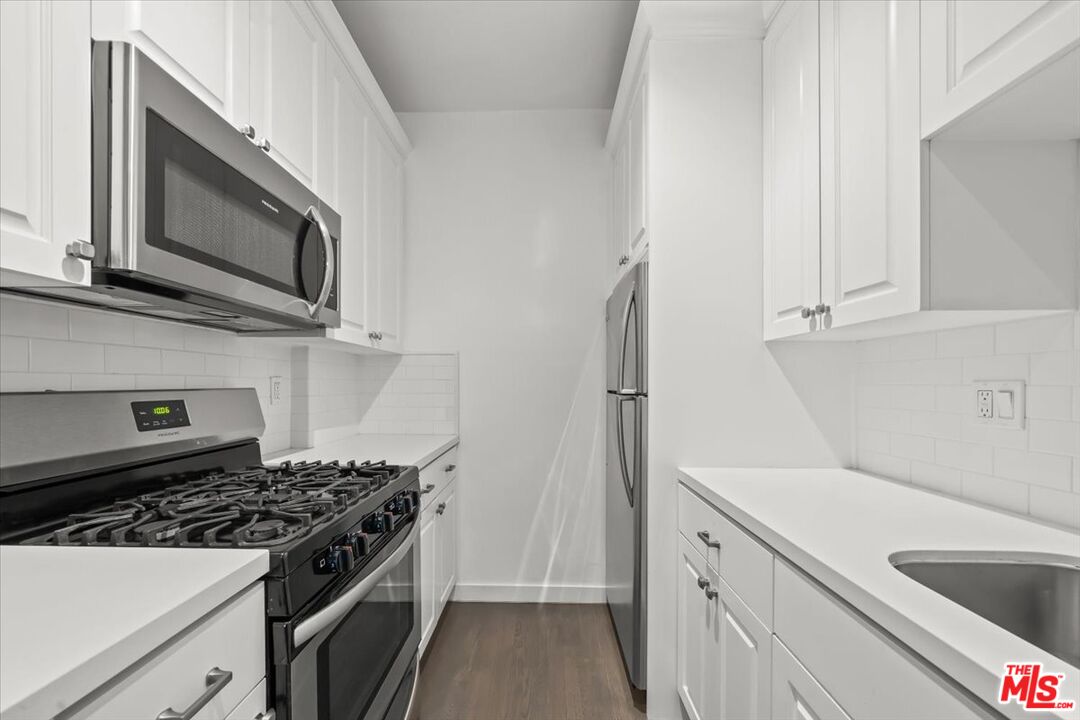1218 N La Cienega Blvd Unit: D1