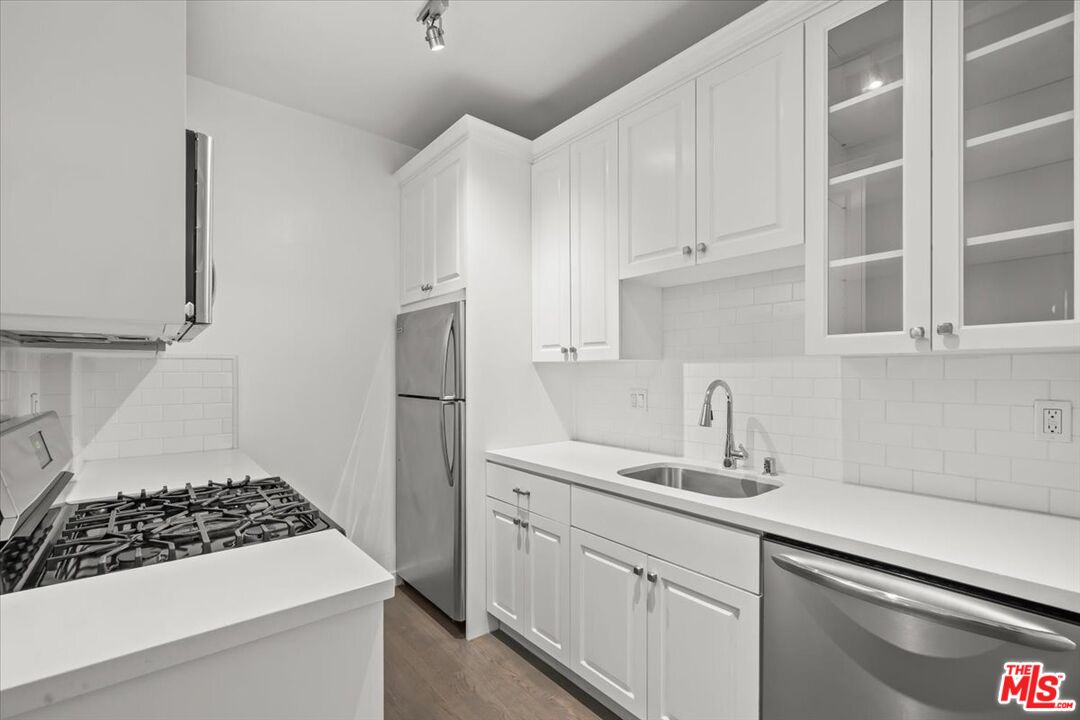 1218 N La Cienega Blvd Unit: D1