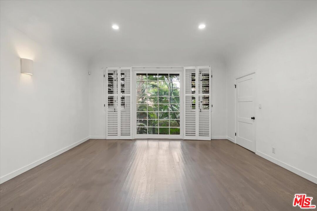 1218 N La Cienega Blvd Unit: D1