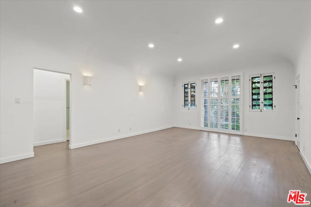 1218 N La Cienega Blvd Unit: D1
