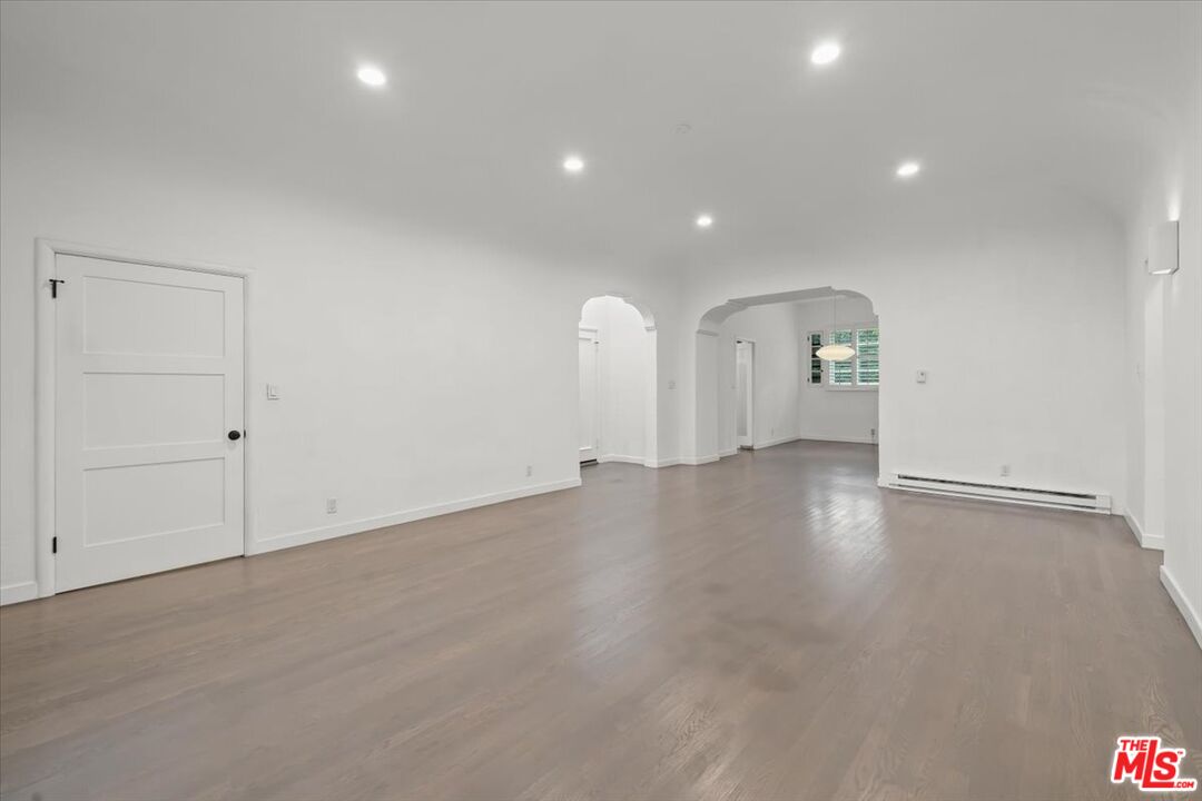 1218 N La Cienega Blvd Unit: D1