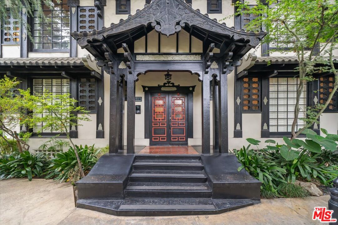 1218 N La Cienega Blvd Unit: D1