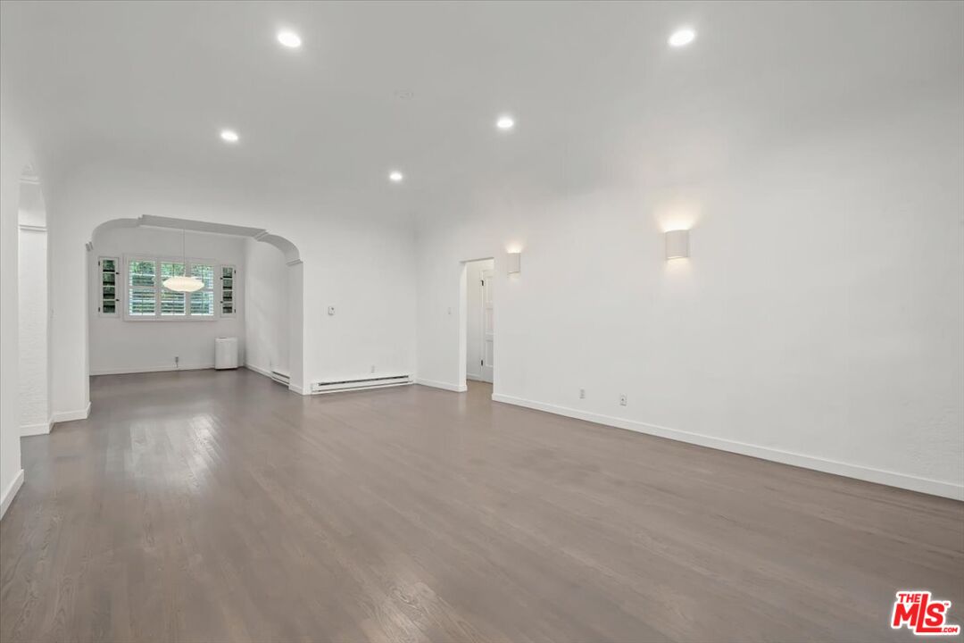 1218 N La Cienega Blvd Unit: D1