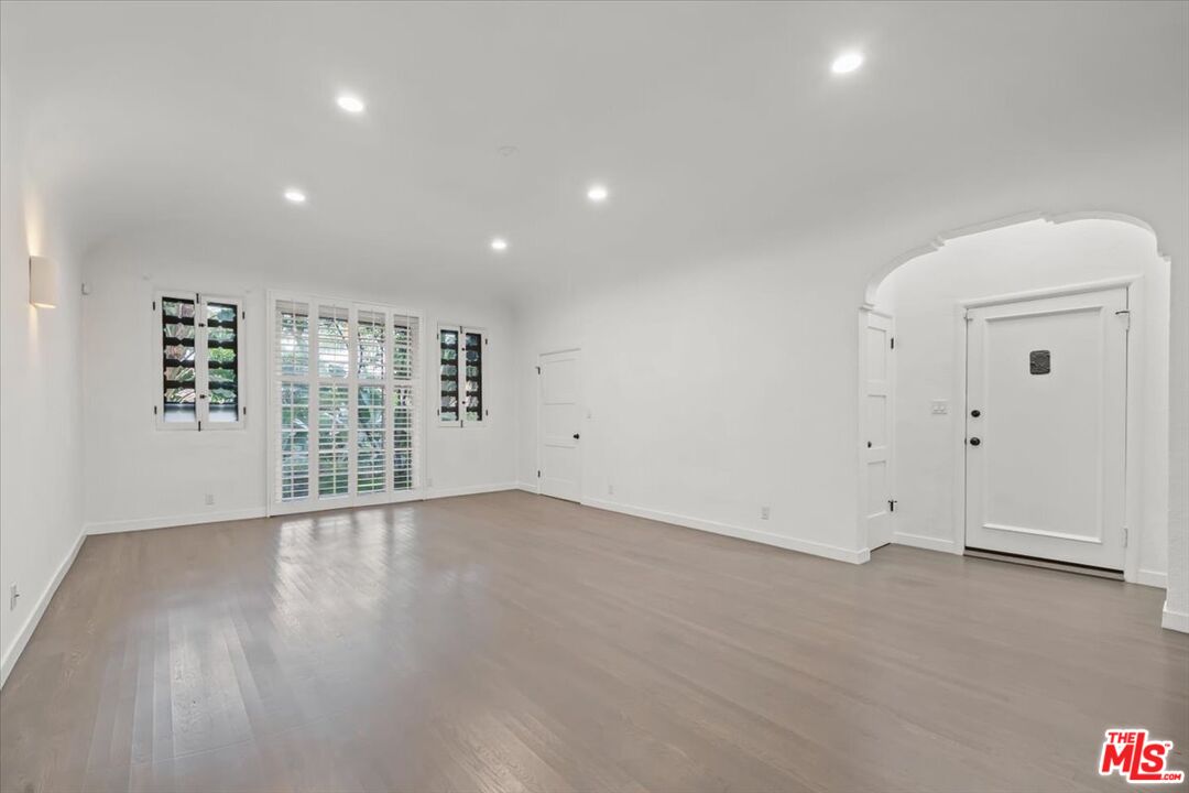 1218 N La Cienega Blvd Unit: D1