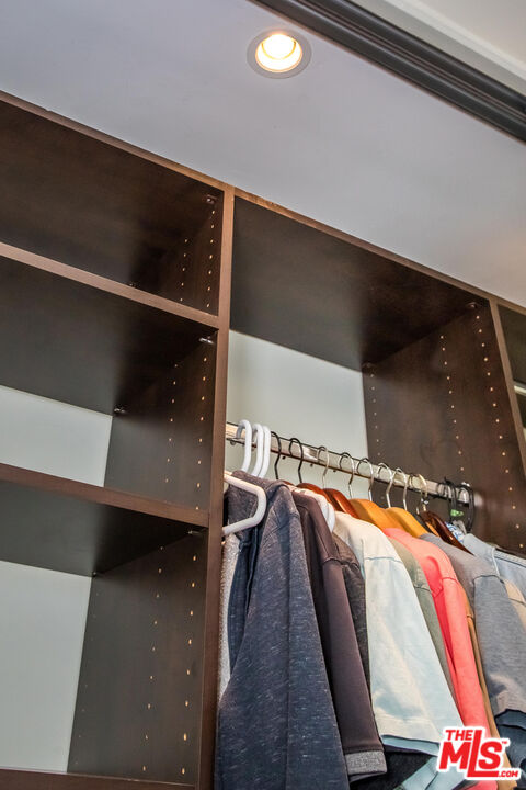 1221 N Kings Rd Unit: 307