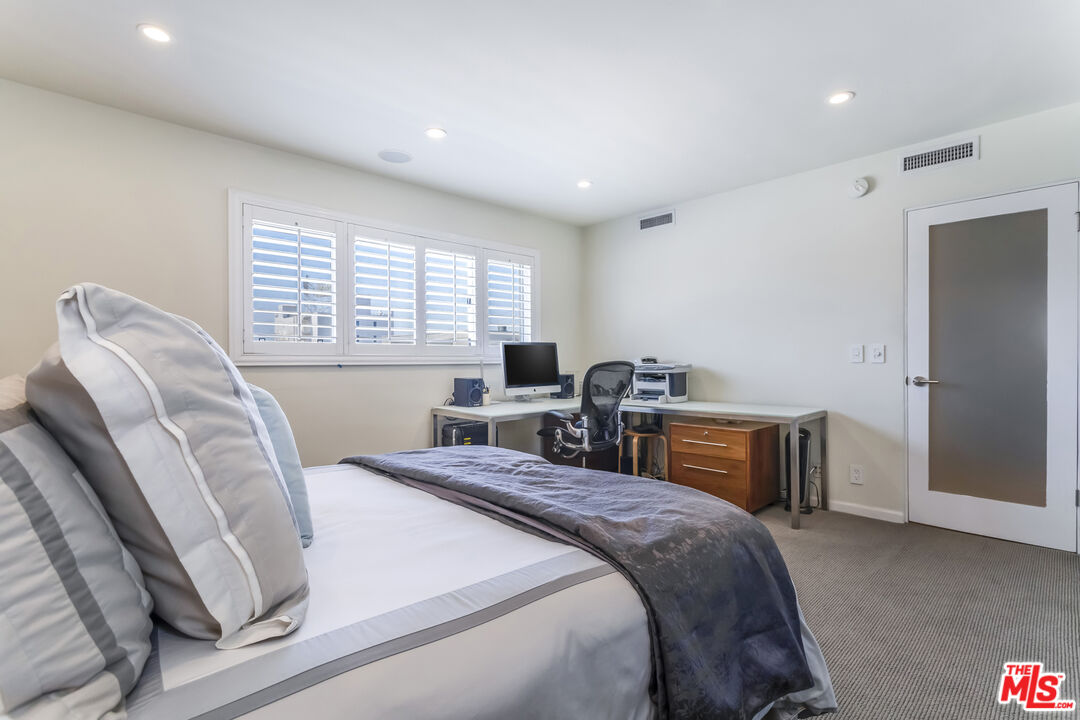 1221 N Kings Rd Unit: 307