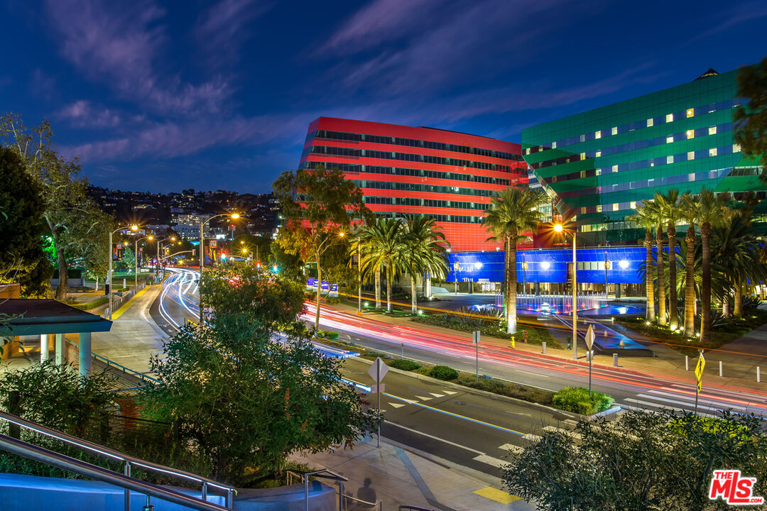 1221 N Kings Rd Unit: 307