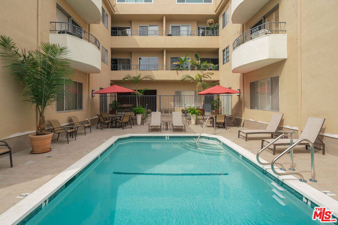 1221 N Kings Rd Unit: 307