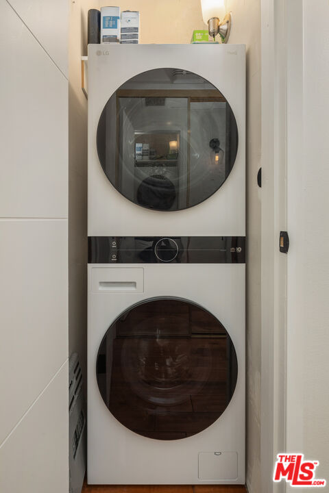 1221 N Kings Rd Unit: 104