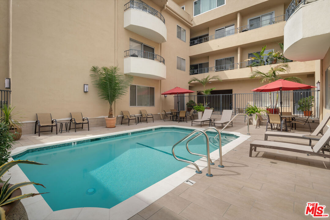 1221 N Kings Rd Unit: 104