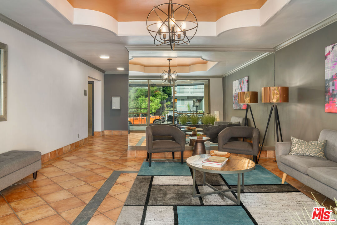 1221 N Kings Rd Unit: 104