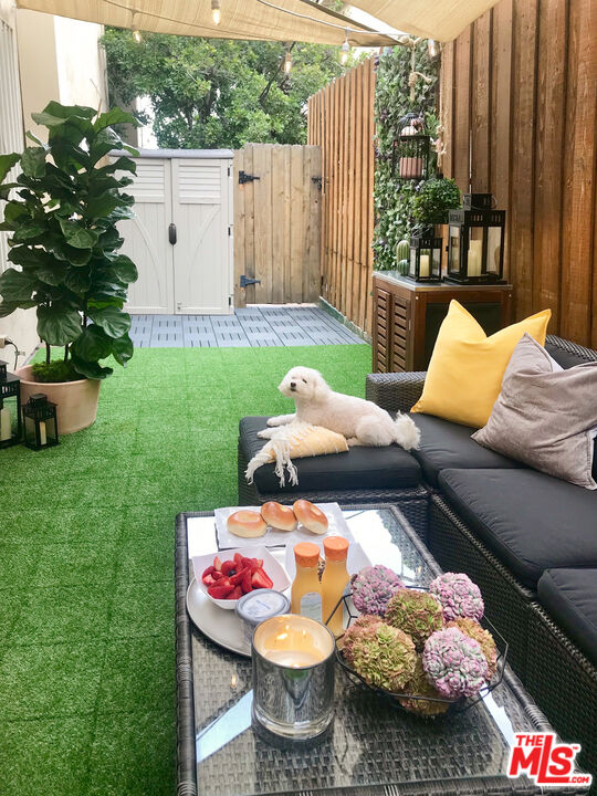 1221 N Kings Rd Unit: 104