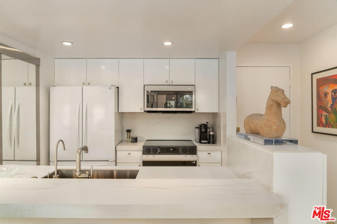 1745 Camino Palmero St Unit: 327