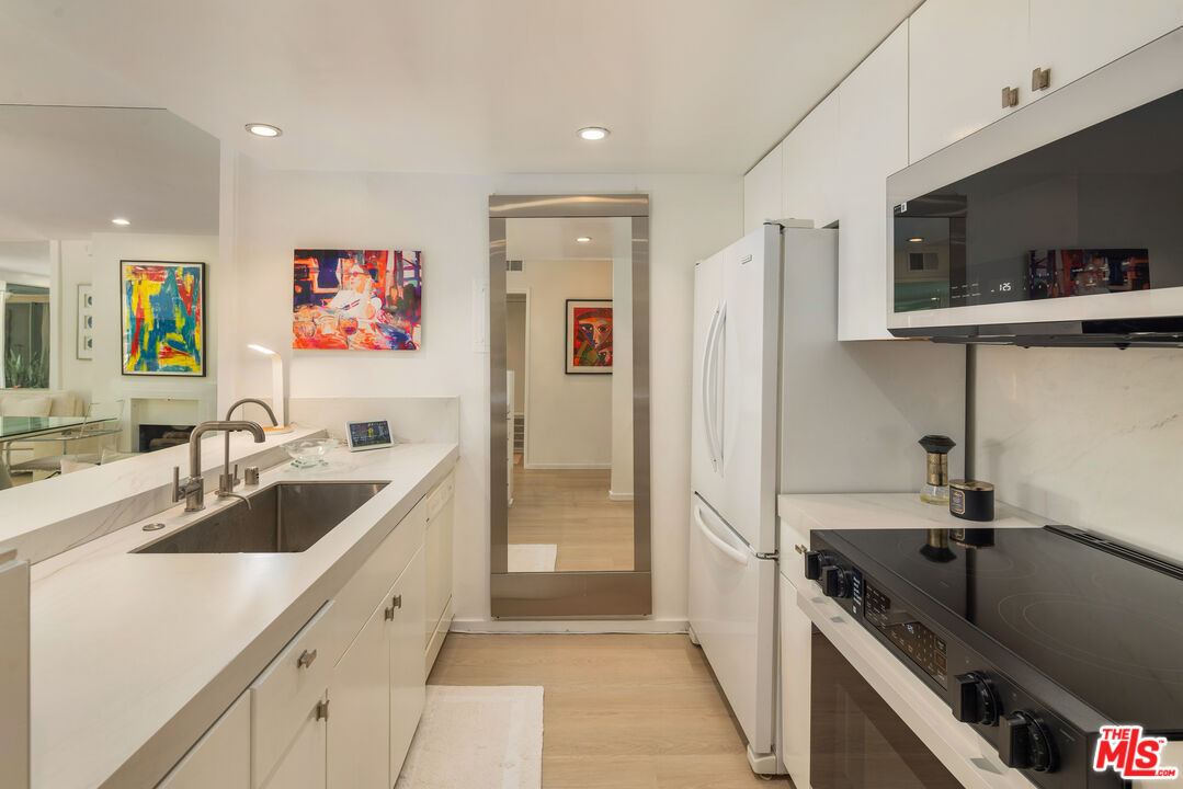 1745 Camino Palmero St Unit: 327