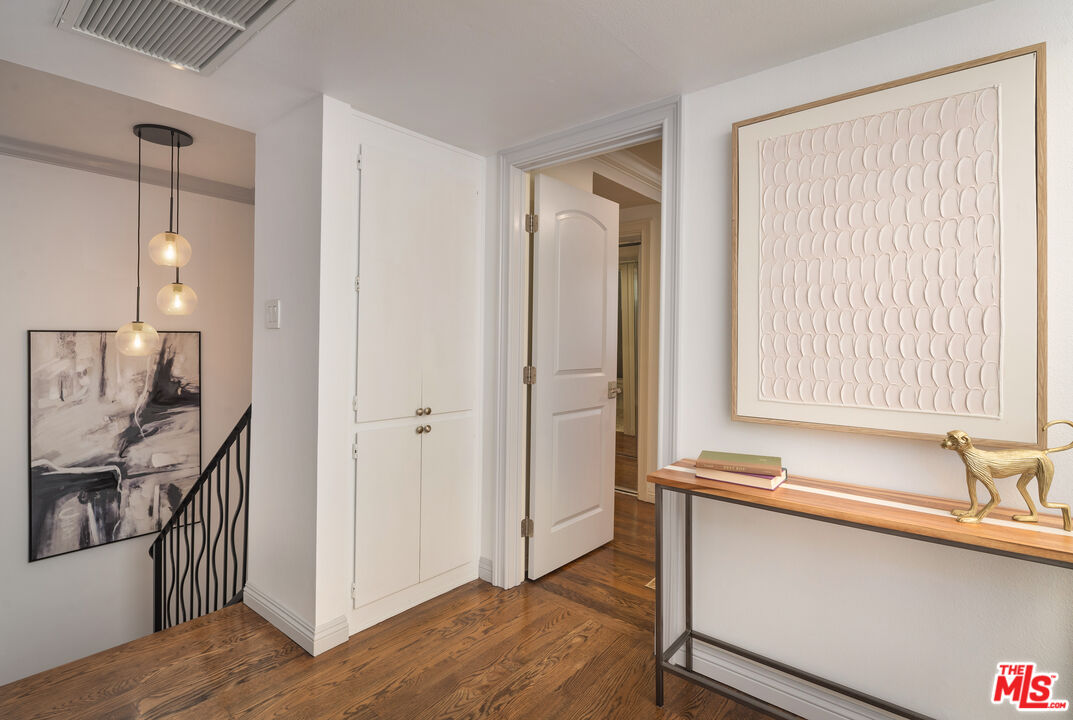 1226 N Kings Rd Unit: 4