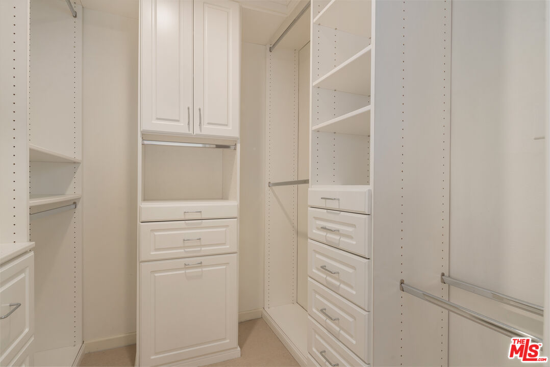 1226 N Kings Rd Unit: 4