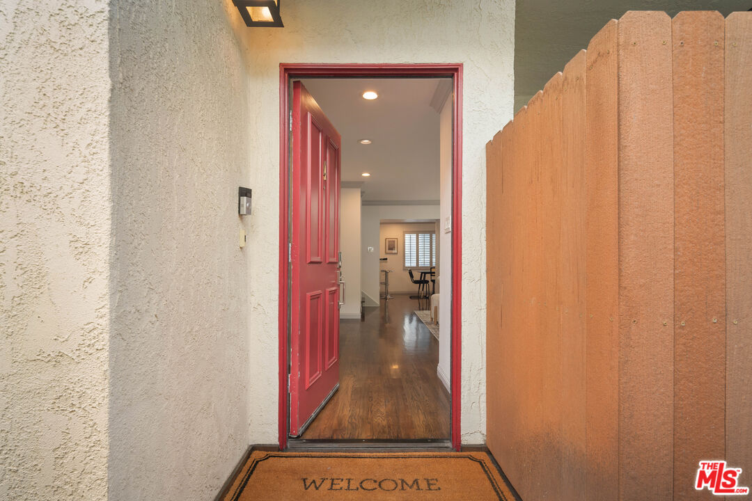 1226 N Kings Rd Unit: 4