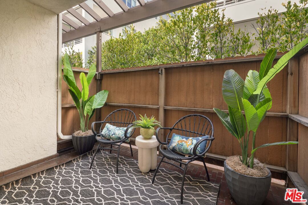 1226 N Kings Rd Unit: 4