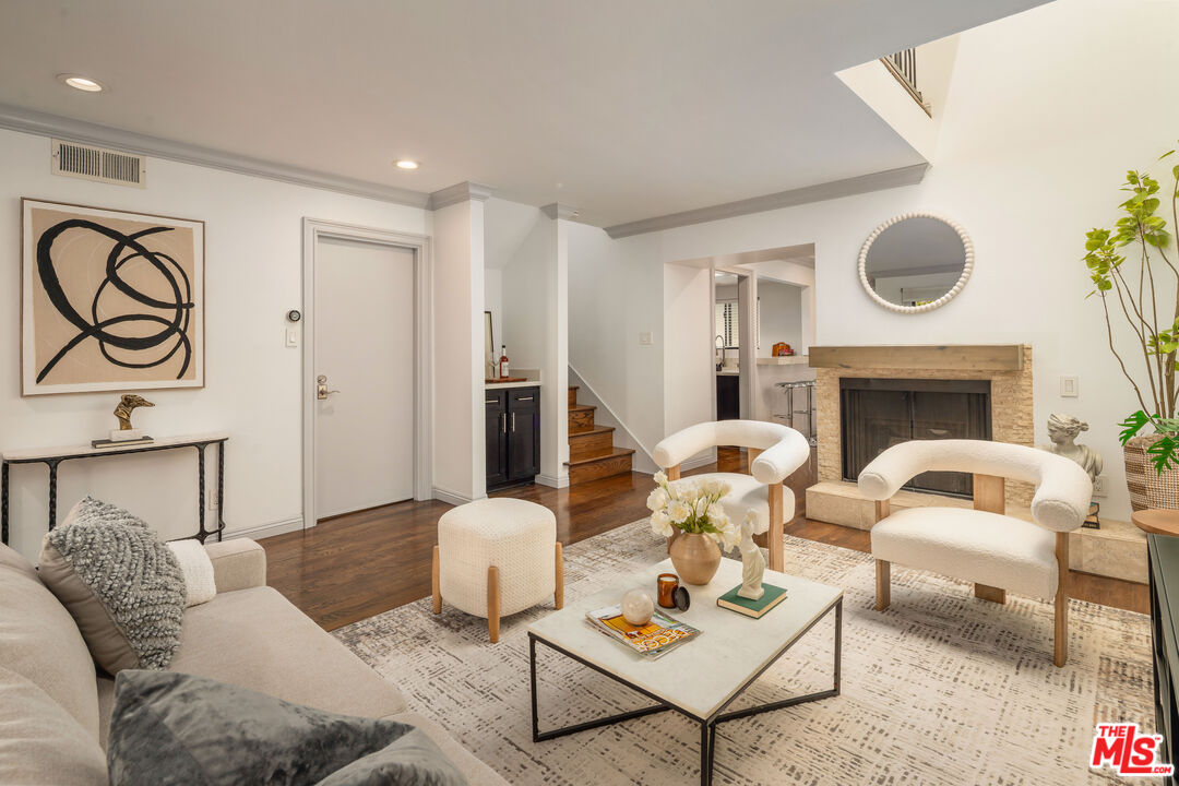 1226 N Kings Rd Unit: 4