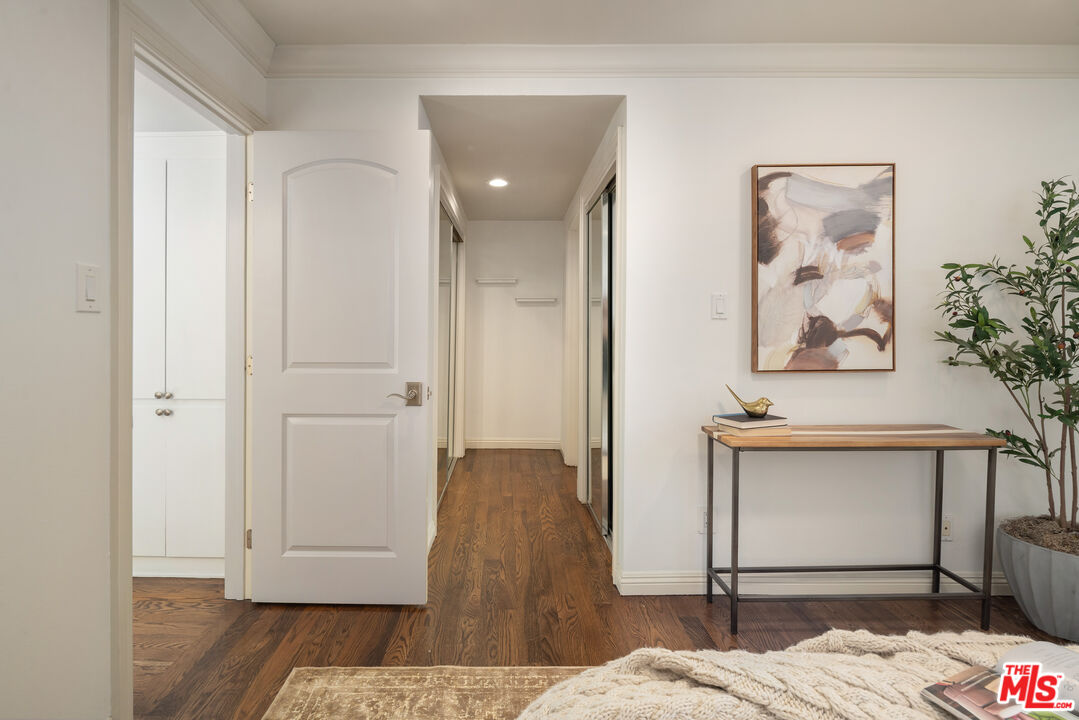 1226 N Kings Rd Unit: 4