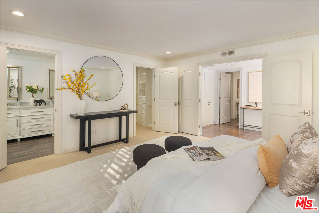 1226 N Kings Rd Unit: 4