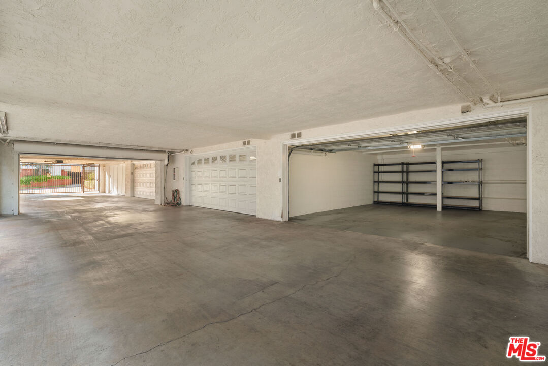 1226 N Kings Rd Unit: 4