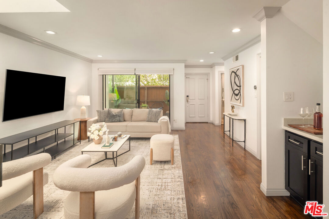 1226 N Kings Rd Unit: 4