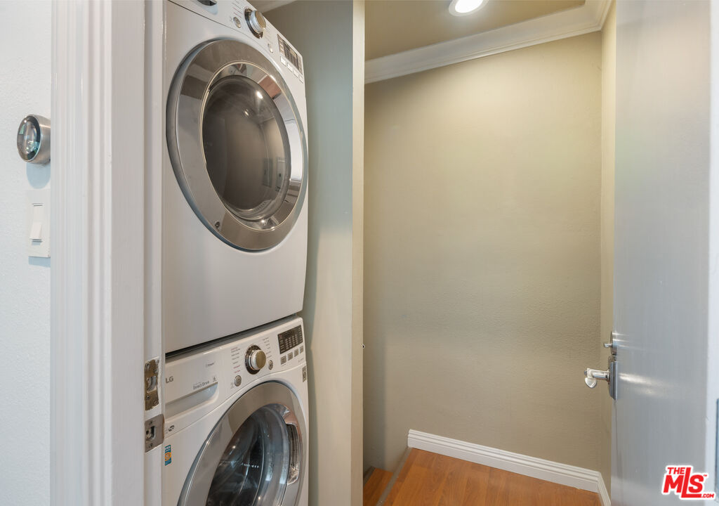 1226 N Kings Rd Unit: 4