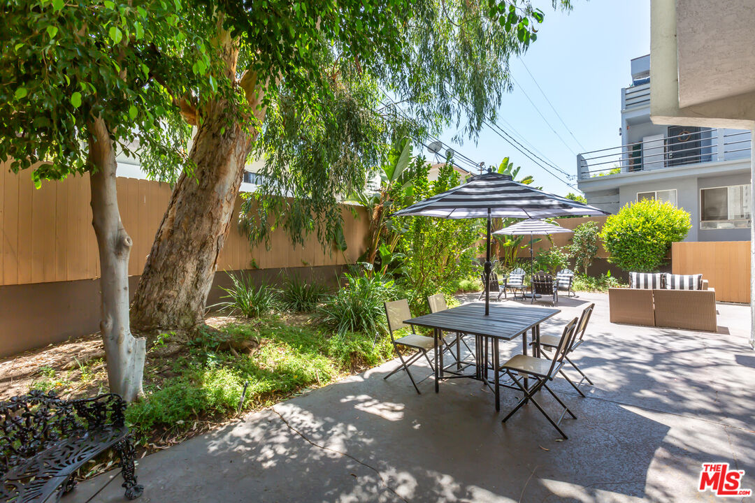 1226 N Kings Rd Unit: 4