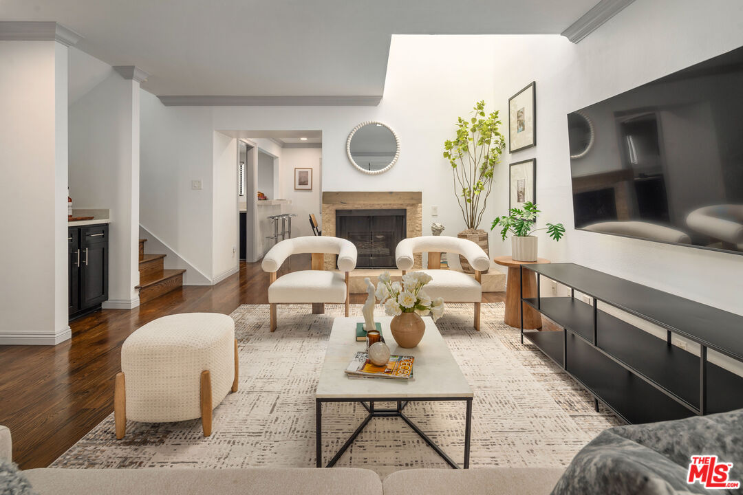 1226 N Kings Rd Unit: 4