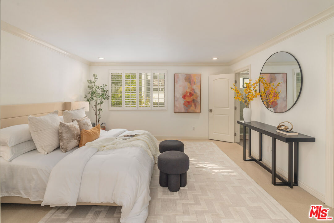 1226 N Kings Rd Unit: 4