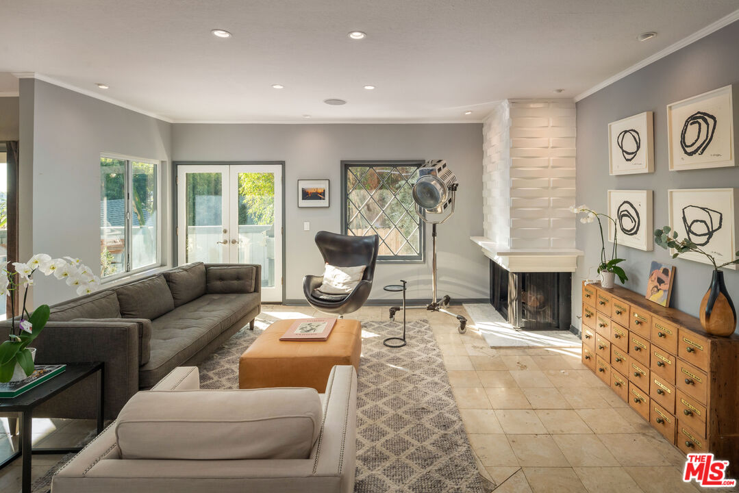 1133 N Clark St Unit: 103