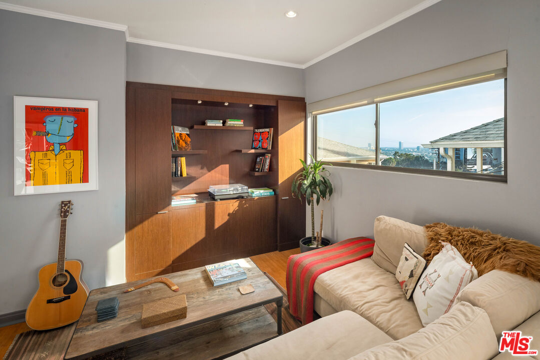 1133 N Clark St Unit: 103