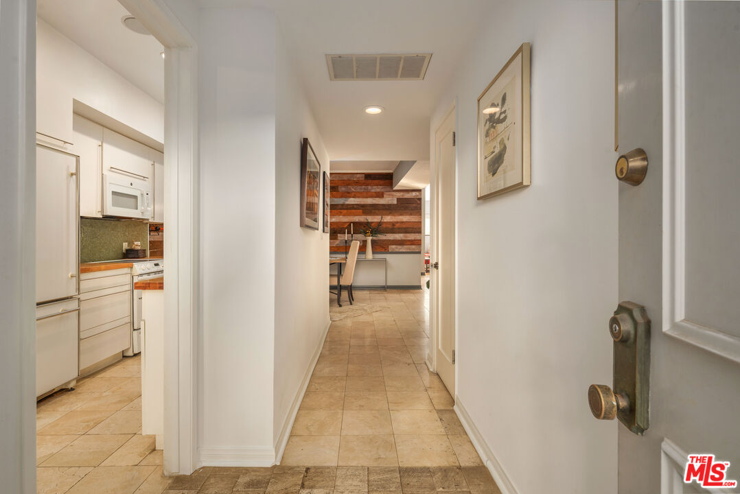 1133 N Clark St Unit: 103