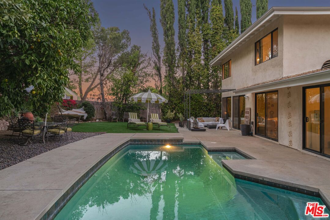 4709 Dunman Ave Woodland Hills CA