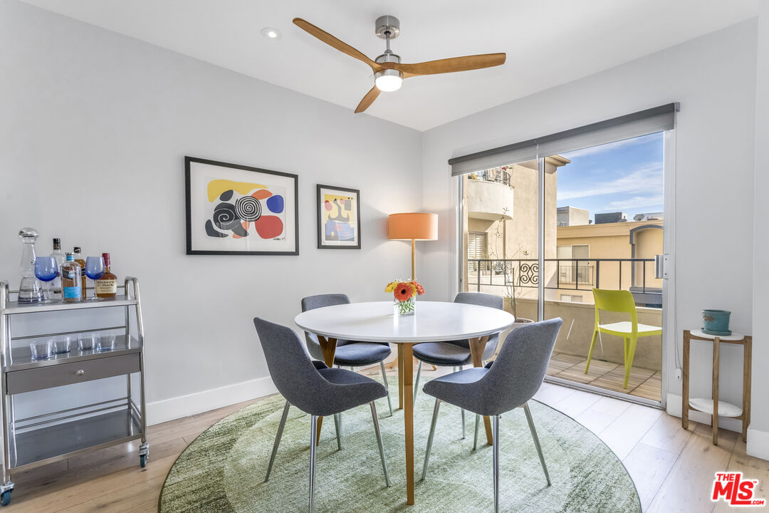 1221 N Kings Rd Unit: 208