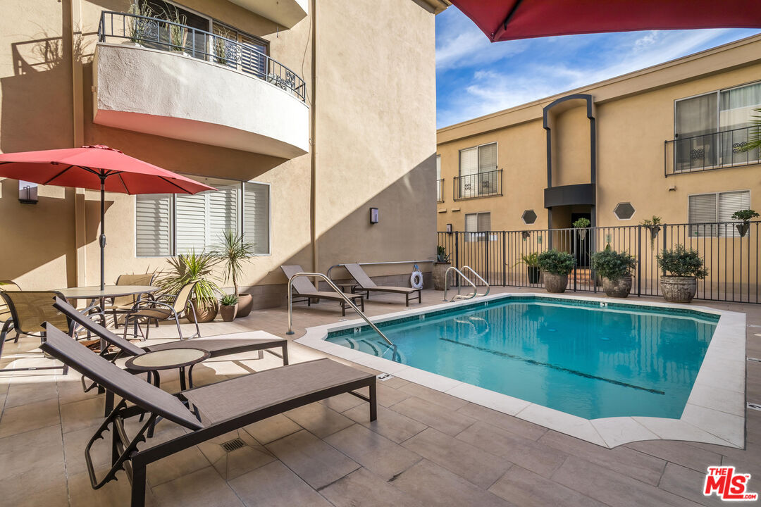 1221 N Kings Rd Unit: 208