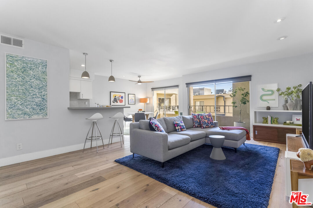 1221 N Kings Rd Unit: 208