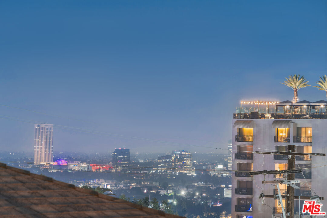 1133 N Clark St Unit: 103